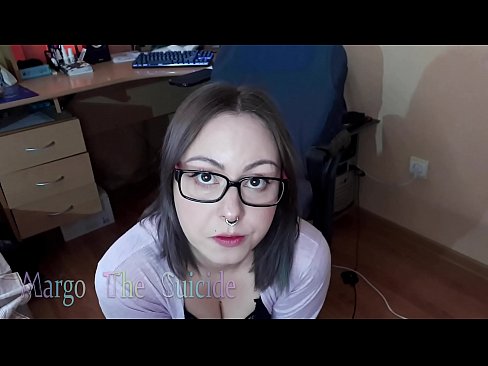 ❤️ Көз айнек тагынган сексуалдуу кыз Дилдону камерага терең соруп ❤ Анальный порно боюнча бизде ❤